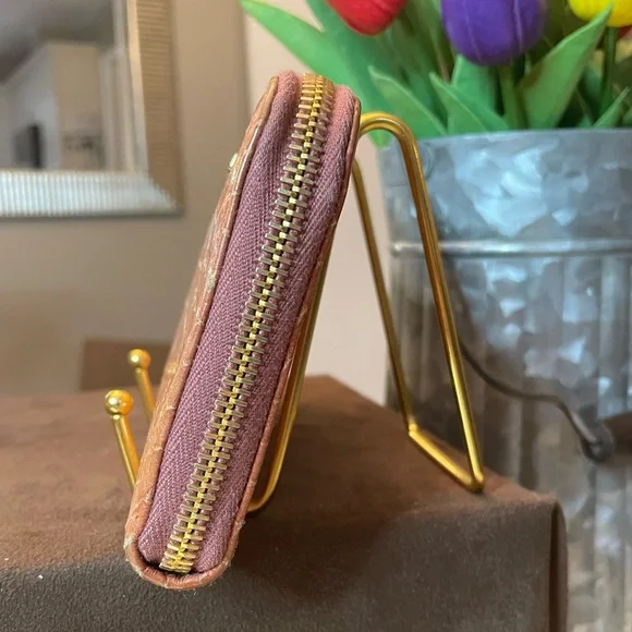 Miu Miu Croc-Embossed Leather Wallet - Pink